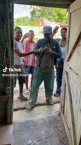 Videos de Muebleria los mateo (@muebleria_losmateo) con “Donaty x herido no muerto - donatyoficial”