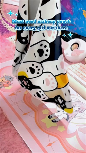 SNNAP on Instagram: "𝐒𝐨𝐟𝐭 & 𝐒𝐞𝐥𝐟-𝐀𝐝𝐡𝐞𝐬𝐢𝐯𝐞 𝐌𝐚𝐠𝐢𝐜 𝐂𝐥𝐨𝐭𝐡 𝐌𝐚𝐤𝐞𝐮𝐩 𝐏𝐨𝐮𝐜𝐡 🎀 Meet the Magic Cloth - your new cute, zipper-free organizer! It opens flat so you can see everything, hugs your items with its soft self-adhesive fabric. ➡️𝐋𝐚𝐲-𝐟𝐥𝐚𝐭 𝐝𝐞𝐬𝐢𝐠𝐧 𝐭𝐨 𝐬𝐞𝐞 𝐞𝐯𝐞𝐫𝐲𝐭𝐡𝐢𝐧𝐠 𝐚𝐭 𝐨𝐧𝐜𝐞. ➡️𝐌𝐮𝐥𝐭𝐢-𝐩𝐮𝐫𝐩𝐨𝐬𝐞 𝐟𝐨𝐫 𝐦𝐚𝐤𝐞𝐮𝐩, 𝐠𝐚𝐝𝐠𝐞𝐭𝐬 & 𝐝𝐚𝐢𝐥𝐲 𝐞𝐬𝐬𝐞𝐧𝐭𝐢𝐚𝐥𝐬. ➡️𝐋𝐢𝐠𝐡𝐭𝐰𝐞𝐢𝐠𝐡𝐭, 𝐟𝐥𝐞𝐱𝐢𝐛𝐥𝐞 & 𝐭𝐫𝐚𝐯𝐞𝐥-𝐟�