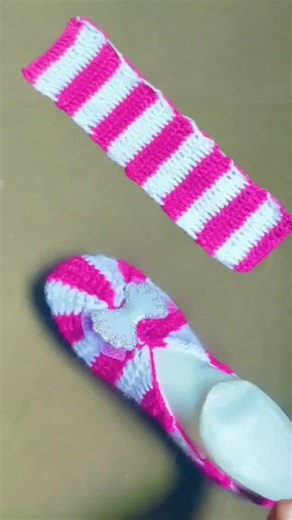 Tabassumkhatoon on Instagram: "Crochet simple and easy slippers #woolensocks #knittingslippers #crochetslippers #crochetbootie #crochetshoes"