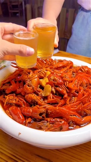 Put fresh fruits into beer?! 🍊🍺 Ultimate spicy crawfish combo! #Shorts