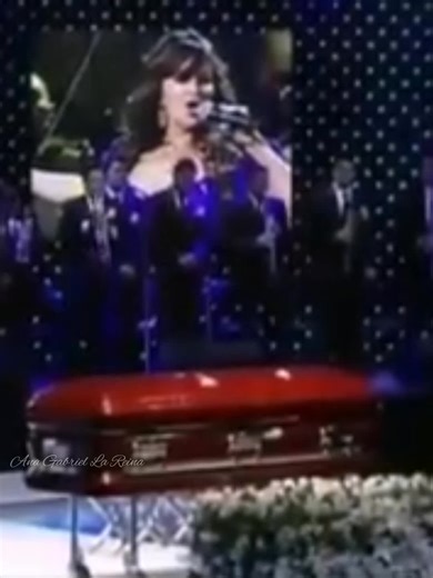 Ana Gabriel despide a Jenni Rivera con Paloma Negra