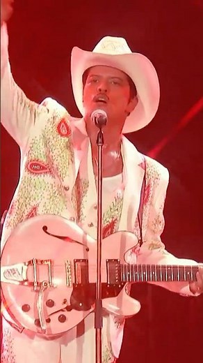 If Bruno Mars says “Dance With Me,” you DANCE 🕺 #VMAs