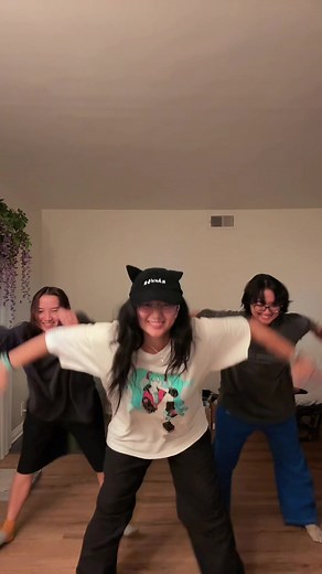 REDRED K-Pop Triplets Dance Challenge