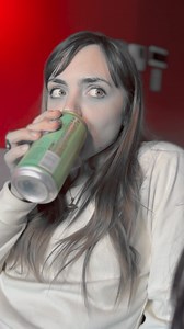 306K views · 1.5K reactions |  Una historia de besos, tropiezos y desconfianzas: Iri, Eve y Juan se enredan en una espiral de sospechas. Cada roce, cada mirada, alimenta una bola de nieve de tensiones que nadie puede detener. ❄️ ¿Quién romperá el ciclo... o lo hará estallar? #amor #novelas #amigos | Cortos en Llamas | Facebook