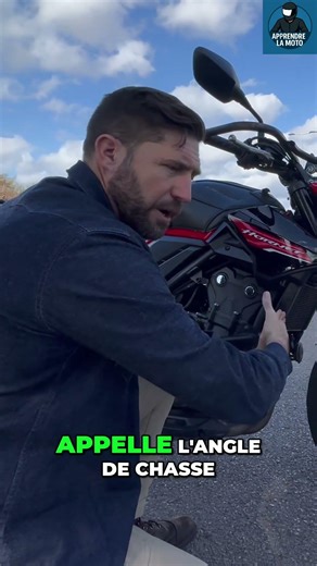 Moto : Comprendre l'angle de chasse pour la stabilité #shorts