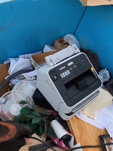 5.3K views · 49 reactions | Treasures discarded by the rich in the United States: Dumpster diving #dumpster #dumpsterdiving #insane #viral | الشارع الأمريكي American Street | Facebook