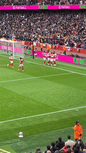 Booed by West Ham Fans but doesn’t celebrate his goal. Class Act !! Love him | P Kwan Gooner