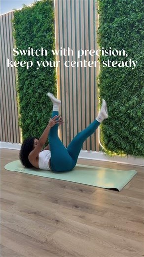 12 Days of Pilates🎄Day 7: Scissors #pilates #pilatesworkout