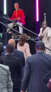 MUST WATCH: Vice President Kamala Harris dancing to “I Smile” with Kirk Franklin 💙 | Democrats