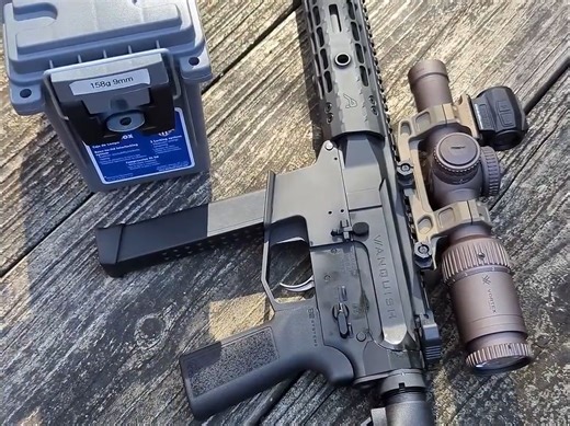 柯尔特9毫米冲锋枪