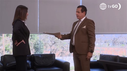 32K views · 404 reactions | ¡MOMENTO INCÓMODO! Miguel Ignacio rechazó el informe presentado por Marcela, así que decidió explicarle cómo operan las áreas dentro de la Corporación Maldini. Al verla callada, terminó llamándola Isabella por error . Encuentra más momentos como este AQUÍ ► https://bit.ly/4jO20sd Mira el capítulo completo de #AFHS12 en América tvGO ► https://bit.ly/afhsfbtvgo | Al Fondo Hay Sitio | Facebook