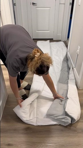 HOW TO PROPERLY WASH A COMFORTER #laundry #howto #comforter #voiceover #tips #cleaning #mom #diy