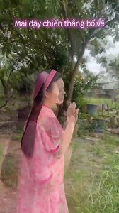 11K views · 59 reactions | Chiều mát em Thúy đổi cảnh test mic cho nhà mình nè .Nhà mình còn nhớ ca khúc này không ạ , bình luận phía dưới cùng em nhé . | Lê Ngọc Thuý singer | Facebook