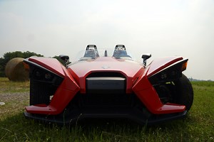 Polaris Slingshot, three wheels that are more fun than two! [FIRST CONTACT VIDEO]