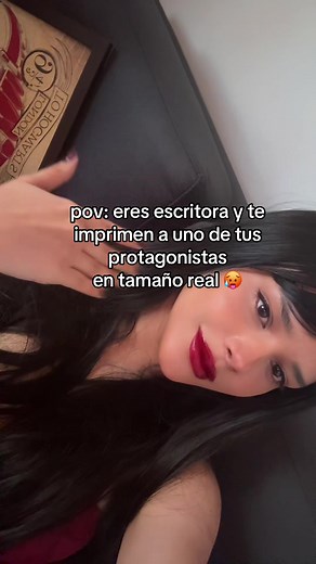 Reacción a Protagonista de Wattpad en Tamaño Real