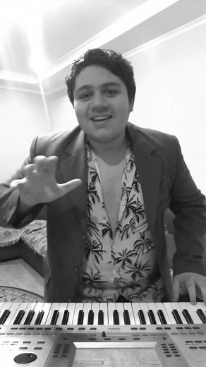 Expert Keyboard Playing Techniques Demonstrated