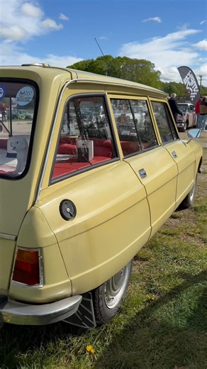 La 2CV sauce familiale ! La Citroën Ami8 était pensée pour les familles, surtout dans sa variante break équipée du hayon, du bicylindre le plus puissant de la gamme. | L'Automobile Ancienne