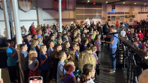 Grace Abbott 4th & 5th Grade Choir sang The National Anthem at the Omaha Lancers hockey game tonight! #GoGoGators 🎶🇺🇸🐊💚 | Grace Abbott Elementary School