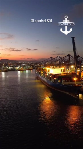 Transporte de Contêineres: Engenharia Naval e Grandes Capacidades