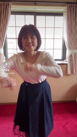 玄関の前でも踊ったけど室内でも踊ったから投稿ちゃう#熟女ダンス #動画を見てくださった方に感謝アラ還の自己満動画 #50代 #熟女