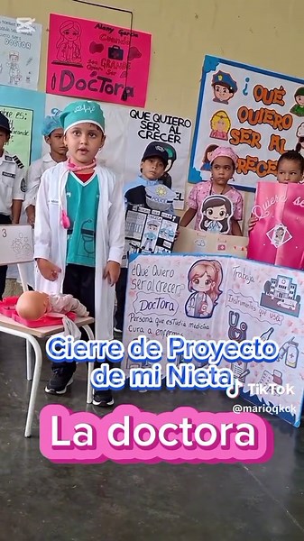 Exposición Creativa de mi Nieta en la Escuela