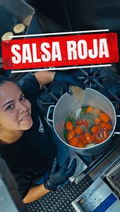 Think all red salsas are the same 👀 Not this one. 🍅 Ours skips the spice contest 🥵 and wins on depth 😋 🇸🇻 Tomato, garlic, and a little kick 🌶️ that’s the secret. It’s the reason every pupusa hits harder 💙 🫓 #vchostruck #recetas #recetascaseras #orgullosalvadoreño #salsarecipe #recipeshare #salsa | Vchos Truck