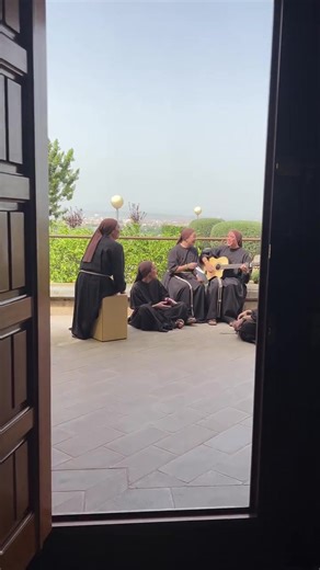 Voces celestiales🙌🏼 (@neto_sm80)’s video of christians singing in public