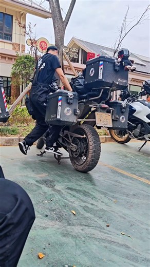 EMBARRASSING Fail: Trying to Center Stand a Motorcycle with Brute Force 🤦‍♂️