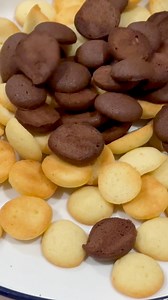 Mini Button Cookies Ingredients: Butter:1/4th cup(50g) Sugar:1/4th All purpose flour:3/4th cup Egg:1 Milk:2tsp Vanilla essance:1/2tsp Backing powder:1/2tsp Coco powder:1tbsp Milk:4tsp Backing time:9 to 10 mints on a pre heated oven at 350F or 170C #Minibuttoncookies #buttoncookies #cookies #simplecookies | JoyHarry Challa