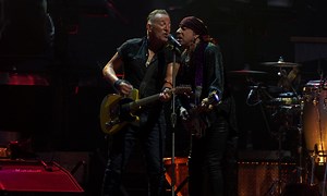 10 Lagu Populer Bruce Springsteen : Okezone Celebrity