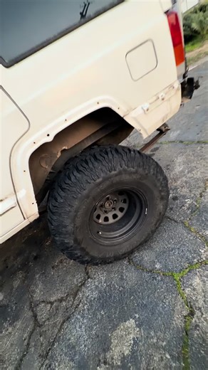 Lug nut ate the wheel, who selling rims??? #jeepcherokeexj #prerunner #broken #needmoney #wheels