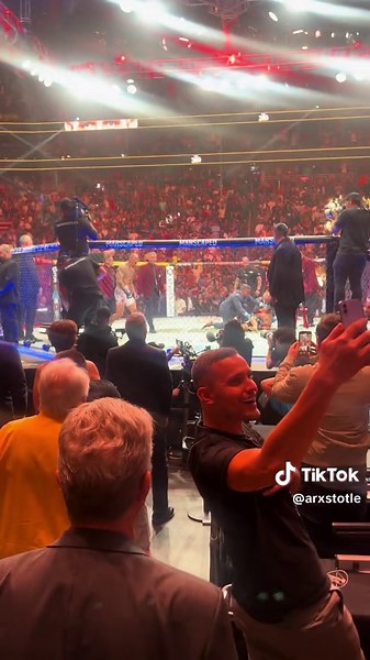 Late night finds Ufc 300 #ufc300 #ufc #mma #maxhalloway #latenightfinds