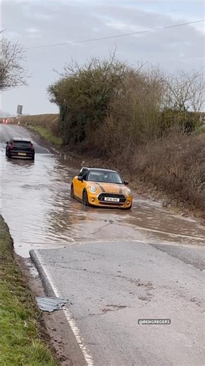 2 Vehicles Now Stuck Then…🙄😂 #CarFails #Stuck #FloodedEngines #Mini #Oops #TooFast #BrokenDown