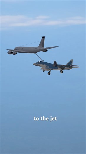 How Mid-Air Refueling Works #shorts
