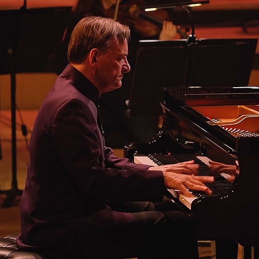 Time for a bit of Brahms to brighten your Thursday 🎹 We loved playing Brahms's epic Piano Concerto No. 1 with Steven Hough back in 2021 🤩 | London Philharmonic Orchestra