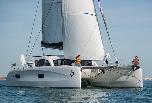 Ideal single-handed catamaran, Outremer 45 - Easy and safe