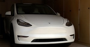 Arizona driver says he was 'trapped' in hot Tesla after battery died