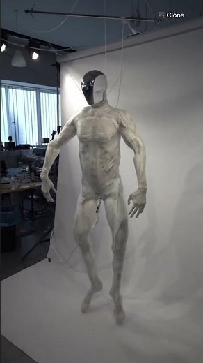 'Alien' robot moves like a human