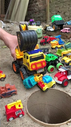 Scary JCB Crane Pushes The Cars Ahead Into A Deep Pit 😱🚧 #jcbjcb #shorts #jcbtoy #cars #jcbjcb