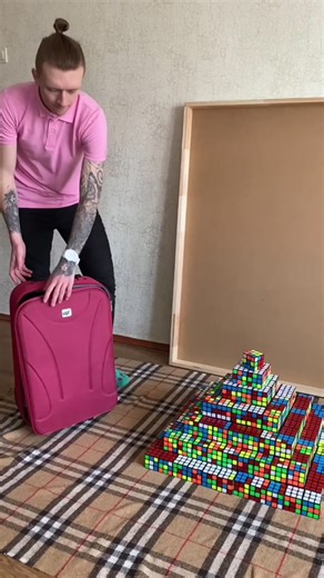 Creating Among Us Character from 400 Cubes