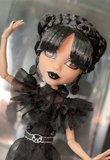 Unboxing Rave’N Wednesday Addams Monster High Doll