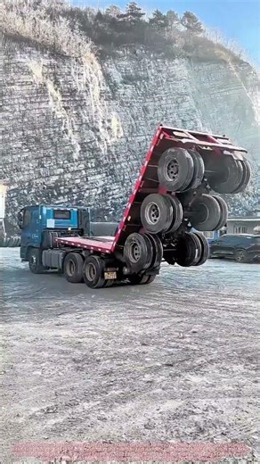 Watching This Heavy Flatbed’s Rear Fold Up | 2 Front 3 Rear Tires
