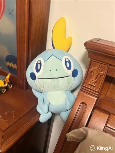 The Sobble doll cries and then becomes invisible.メッソン流すトカゲの人形は泣くと見えなくなる #pokemon #shorts #funny