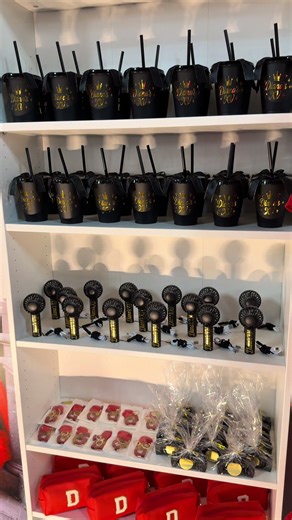 XV Merch Store✨ Accesorios únicos para tu crew, invitados y familia 💕👑 📍 Houston, TX 📲 (346) 417-4623 ¡Haz que tu quince sea inolvidable! 💖🎉 @RealDeMinasHall #QuinceañeraMerch #Quince #HoustonQuince #CustomMerch #XVaños