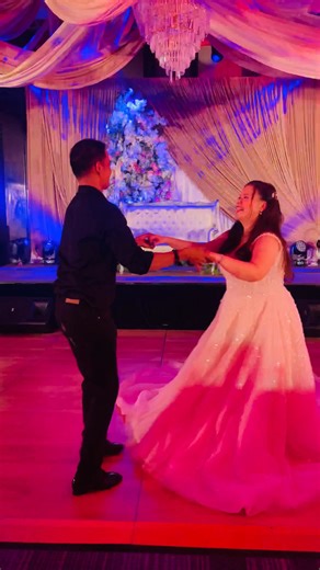 Hilton Newport, Newport city! ✨ Pure magic on the dance floor! ✨ Watching our amazing, talented, energetic dance instructor hit the floor with our gorgeous newlywed bride was EVERYTHING 🕺💃 These two pulled off an on-the-spot choreography that had everyone cheering — and we’re just so grateful and thankful to this incredible couple for trusting our instructor to make their special day even more unforgettable. Love is in the air, and so is some serious rhythm! 🥰💕 #Newlyweds #WeddingDance #OnTh