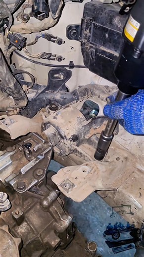 transmission mounting noise #auto #mechanic #automotive #mechaniclife #fblifestyle #usa | Mechanical Tricks