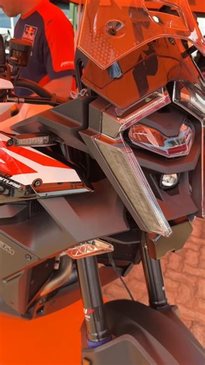 First look at the KTM 1390 Super Adventure S Evo, launched today at Red Star Raceway. An absolute standout—bold, refined, and ready to redefine the adventure segment. Dealer floor arrivals are expected within the next week. Built to go further. Built to lead. #KTM #ReadyToRace #AdventureRedefined #RedStarRaceway | FAST. KTM