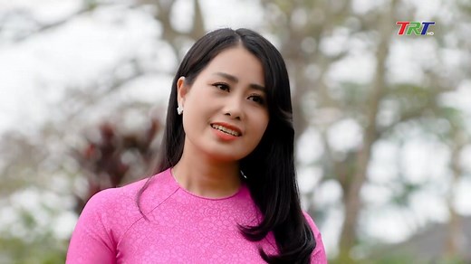 Rộn ràng một khúc dân ca HUẾ ĐẸP VÀ THƠ Tổ khúc dân ca Huế Soạn lời: Đăng Ninh - Minh Khiêm Biểu diễn: Lệ Quyên - Ngọc Huyền - Thái Bình Nguồn: Huế TV | Kết Nối Huế Thương