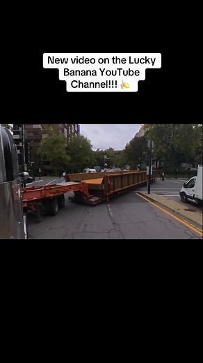 Full vidro on YouTube! Follow a heavyhaul team as they deal with several obstacles transporting an oversize load downtown Montreal Canada #truck #trucking #trucksoftiktok #truckersoftiktok #oversize #oversizeload #heavyhaul #heavyhauler #heavyhaullife #lowboy #lowbed #fardier #camioneurquébec #camioneurquebec #camion #montreal #atwater