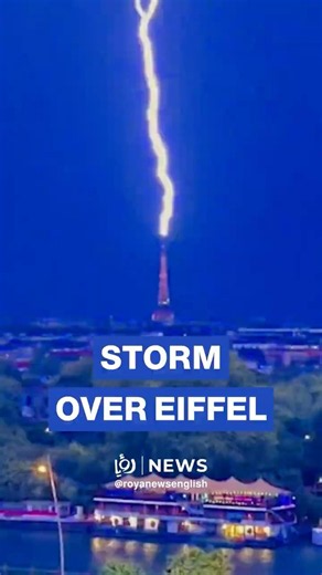 Eiffel tower hit by lightning during Paris thunderstorm